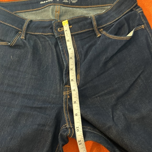Old Navy woman’s size 12 mid rise straight jeans - Picture 2 of 5